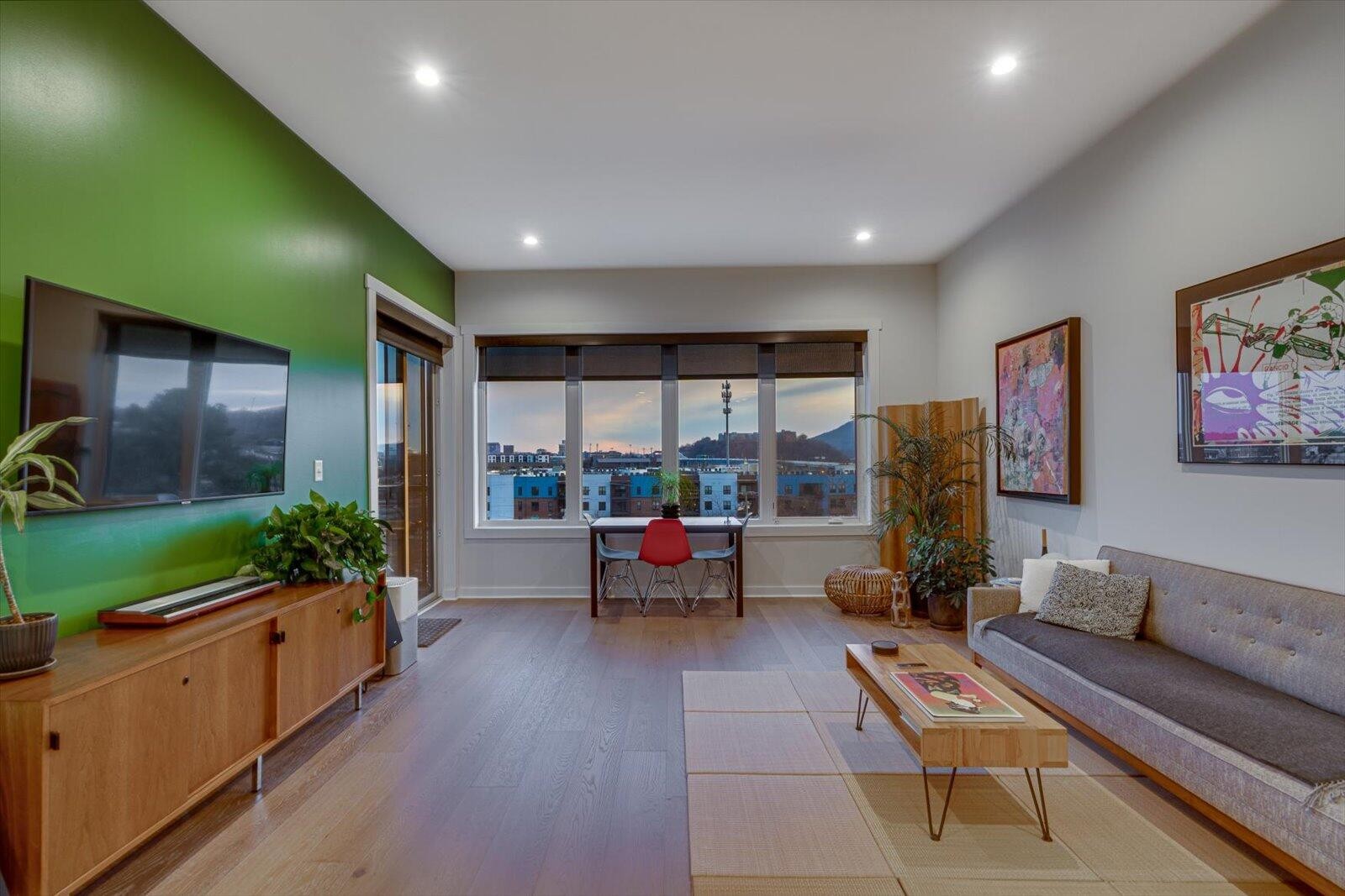 411 Fairpoint Street Unit: 202