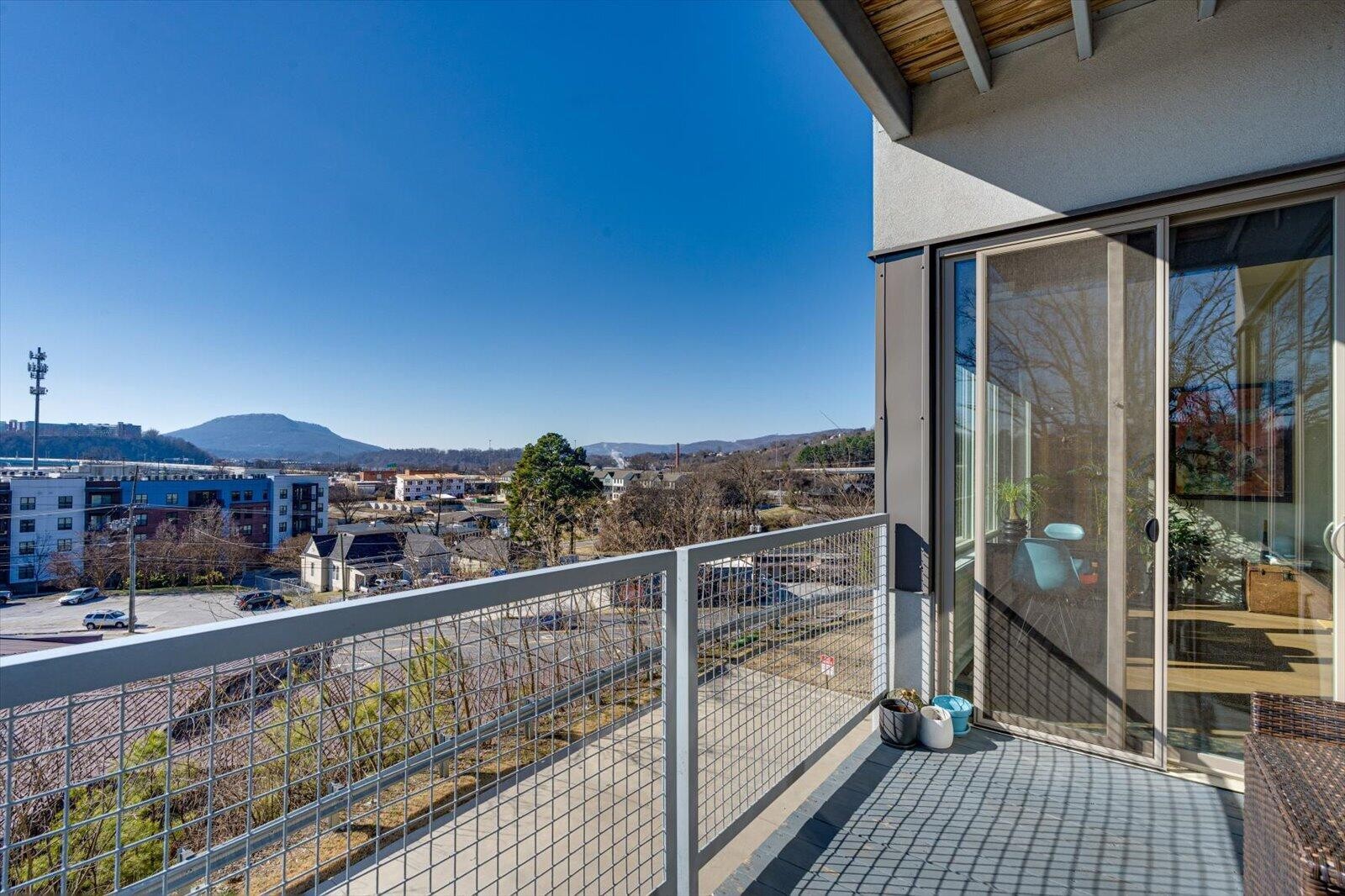 411 Fairpoint Street Unit: 202