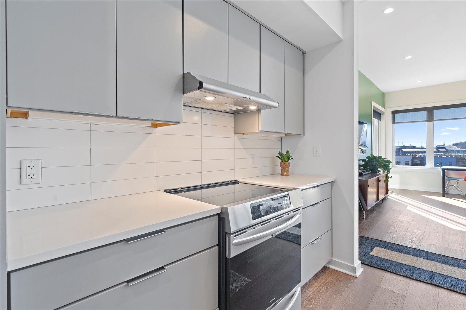 411 Fairpoint Street Unit: 202