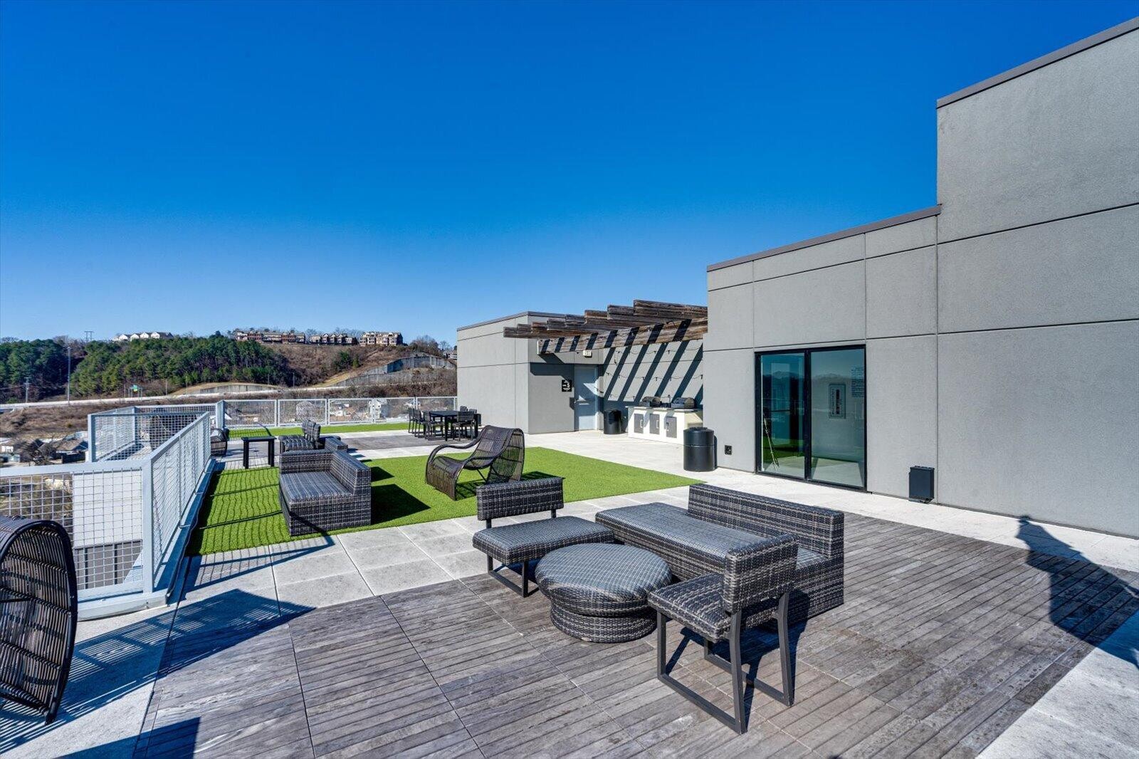 411 Fairpoint Street Unit: 202