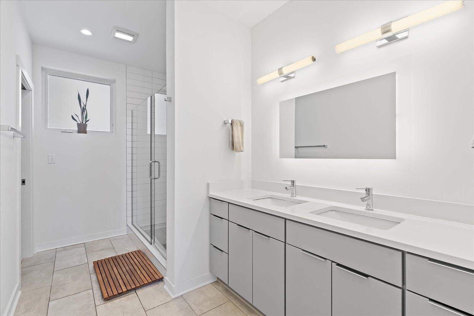 411 Fairpoint Street Unit: 202