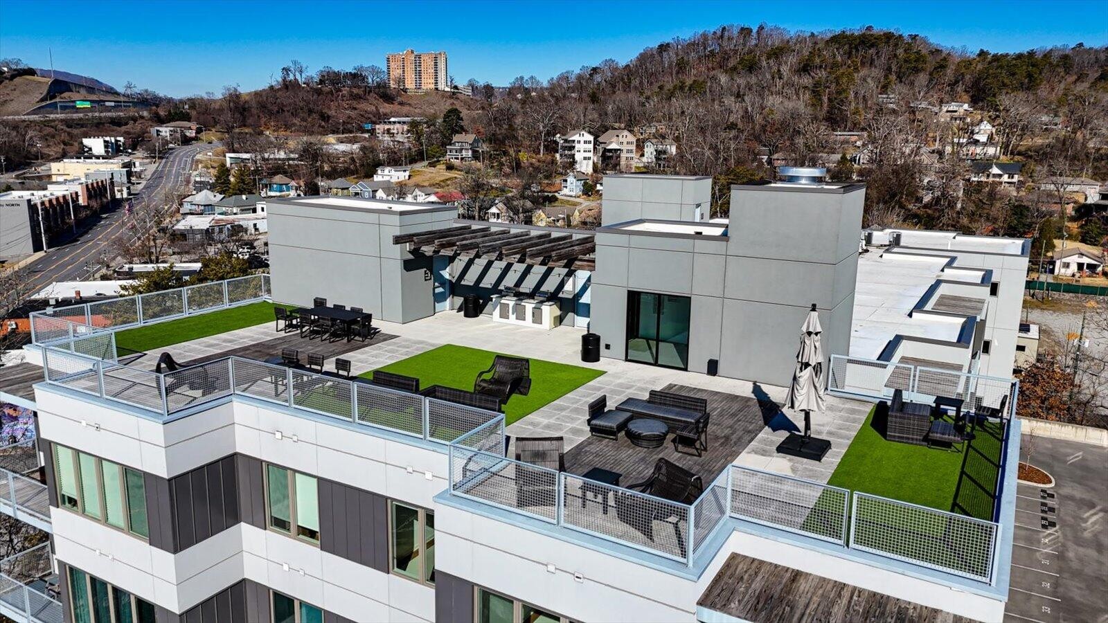 411 Fairpoint Street Unit: 202