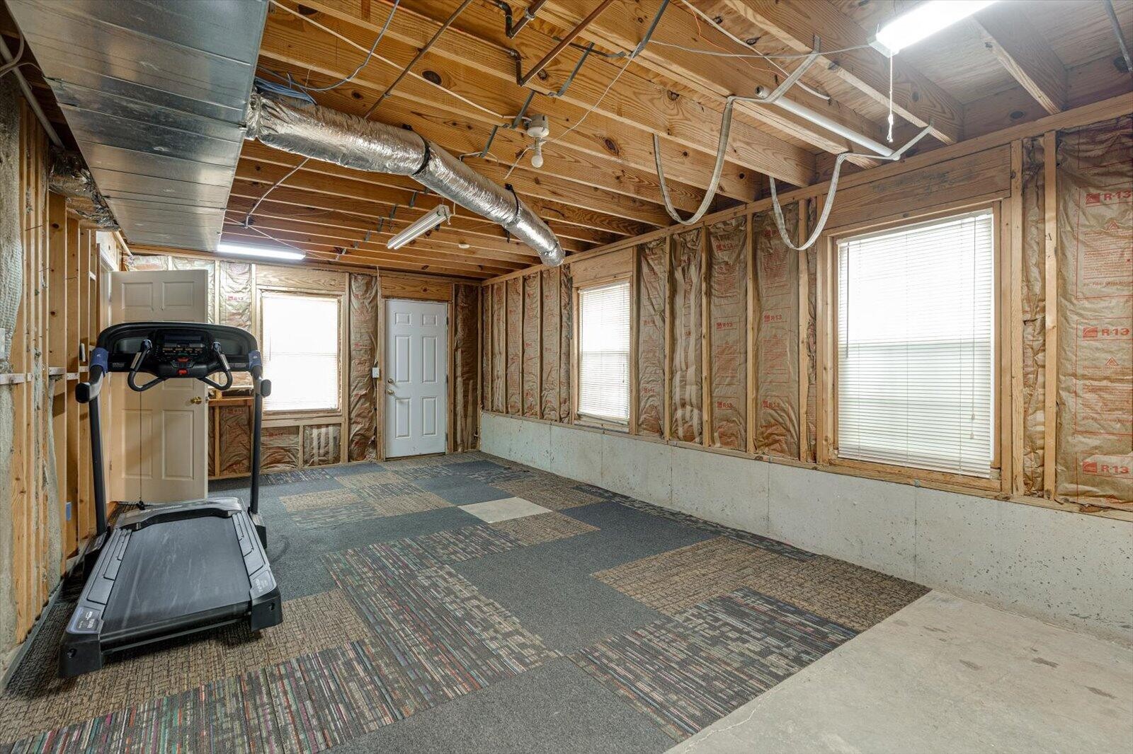 121 Oakhurst Terrace, NE