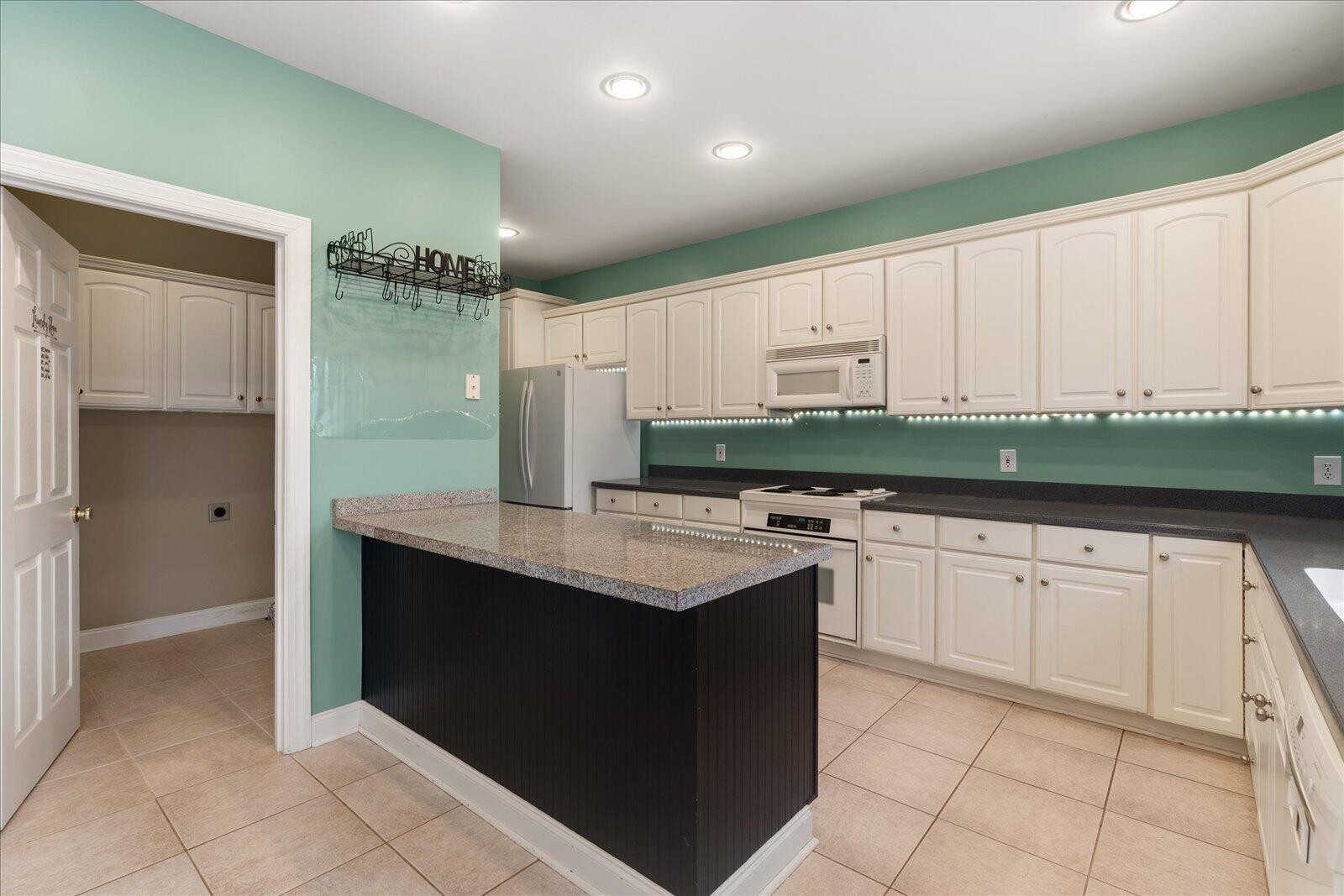 121 Oakhurst Terrace, NE