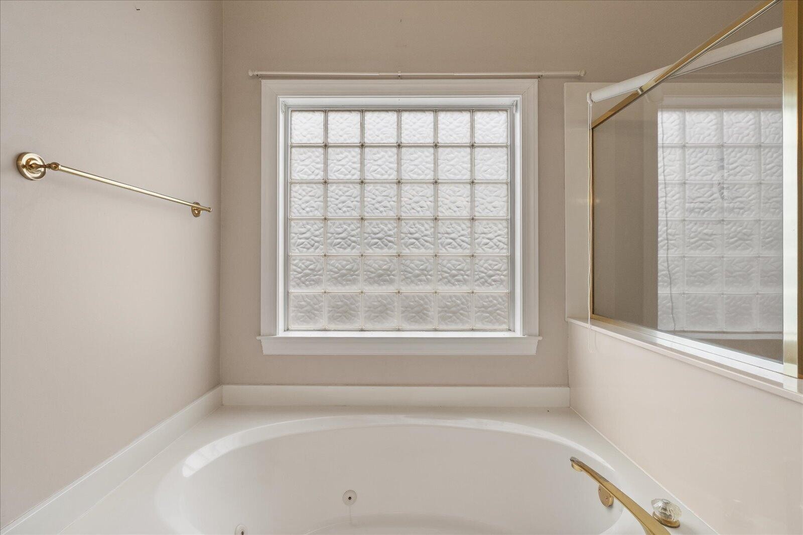 121 Oakhurst Terrace, NE