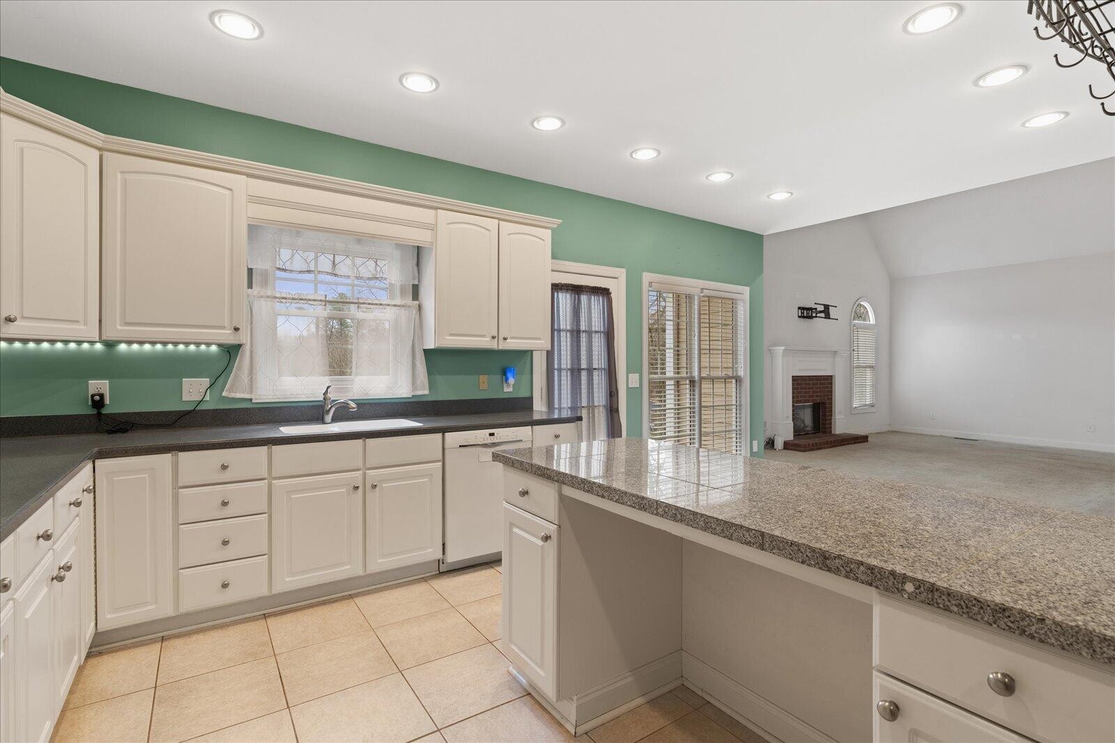 121 Oakhurst Terrace, NE