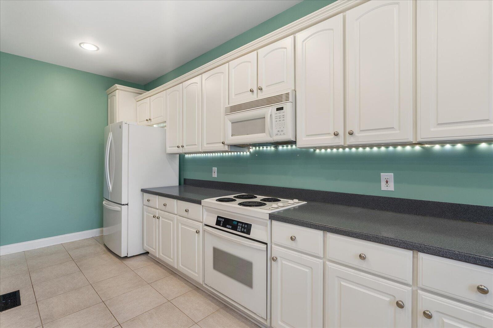 121 Oakhurst Terrace, NE