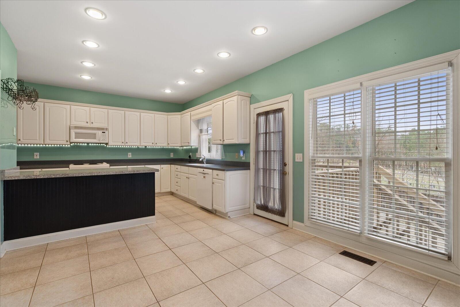 121 Oakhurst Terrace, NE