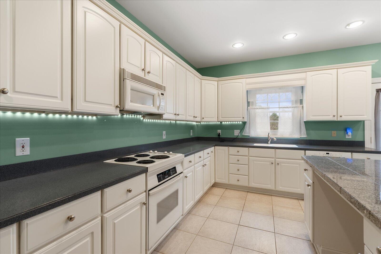 121 Oakhurst Terrace, NE