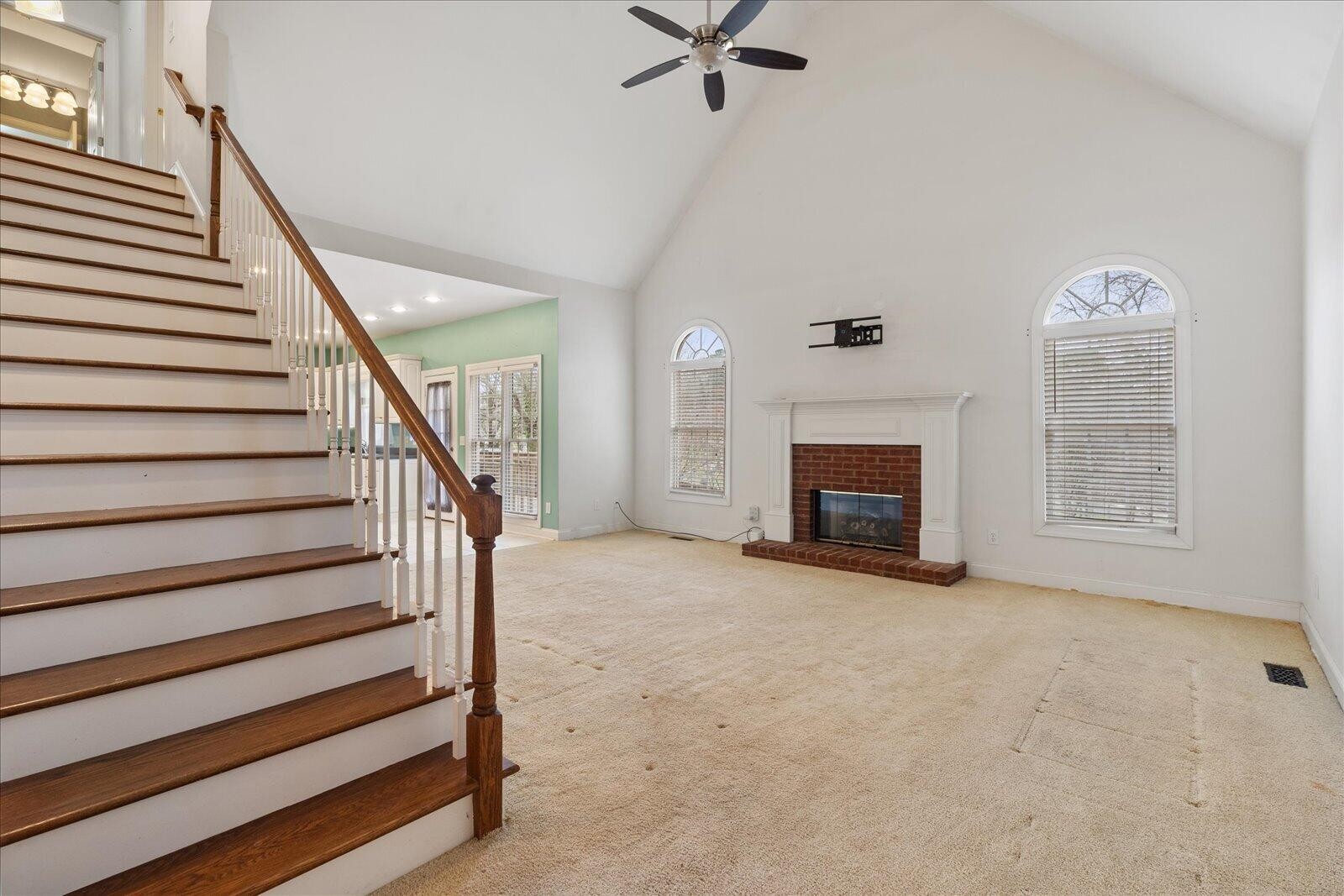 121 Oakhurst Terrace, NE