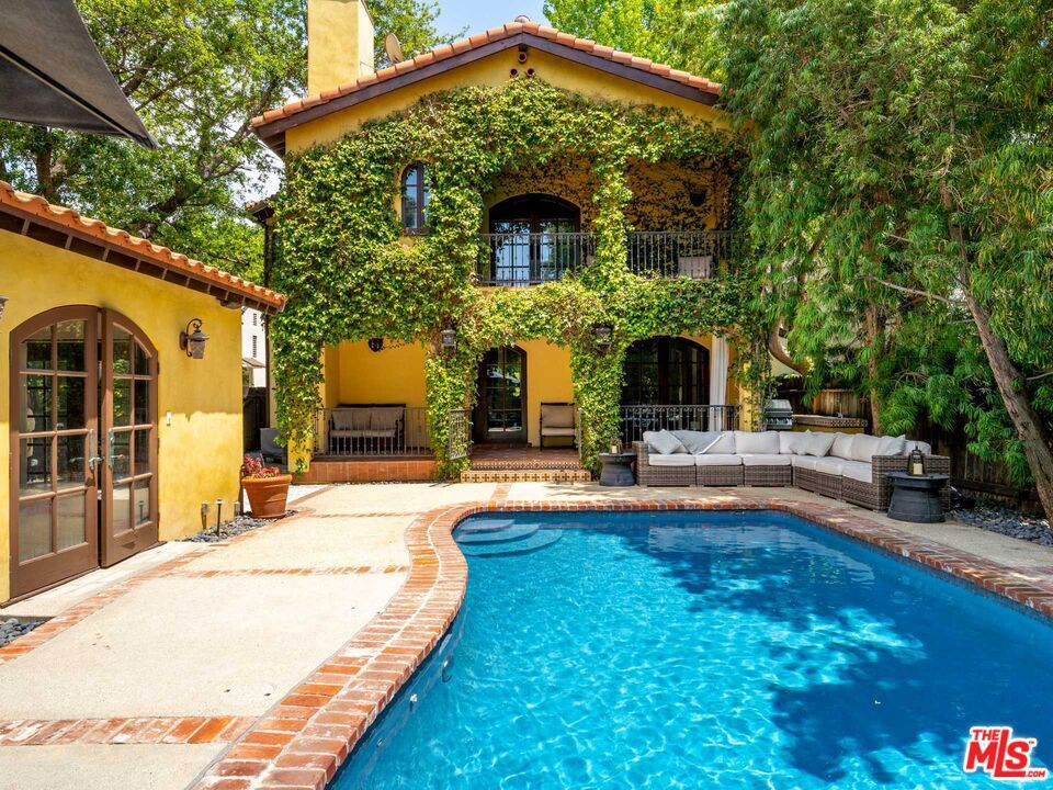 4057 Farmdale Avenue