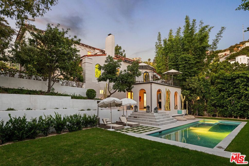 1512 Sunset Plaza Drive