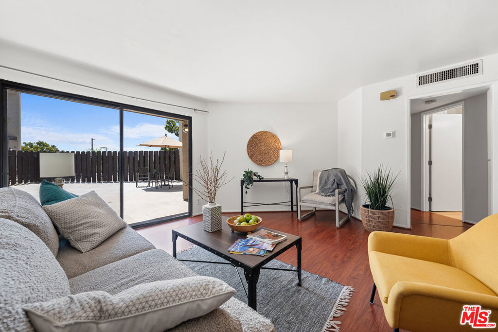 4589 Via Marisol 154