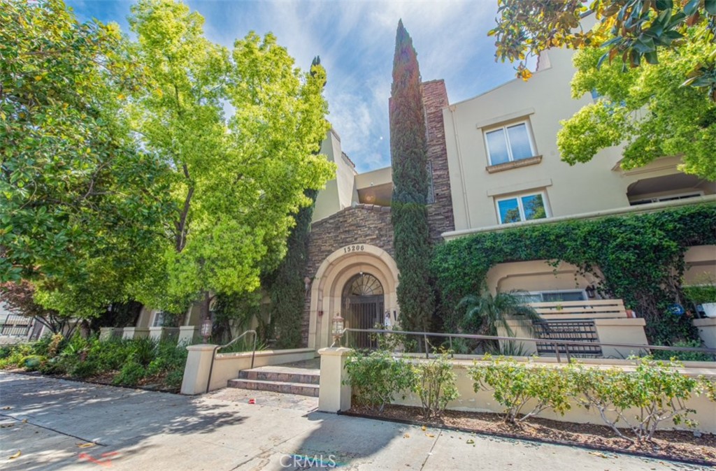 15206 Burbank Boulevard 209