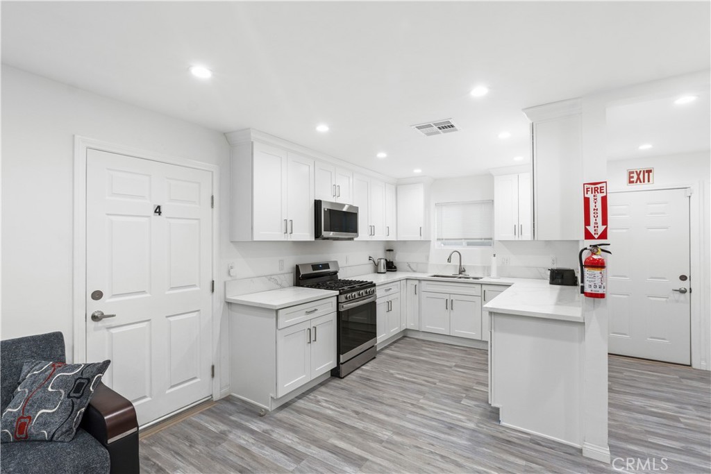 6738 Coldwater Canyon