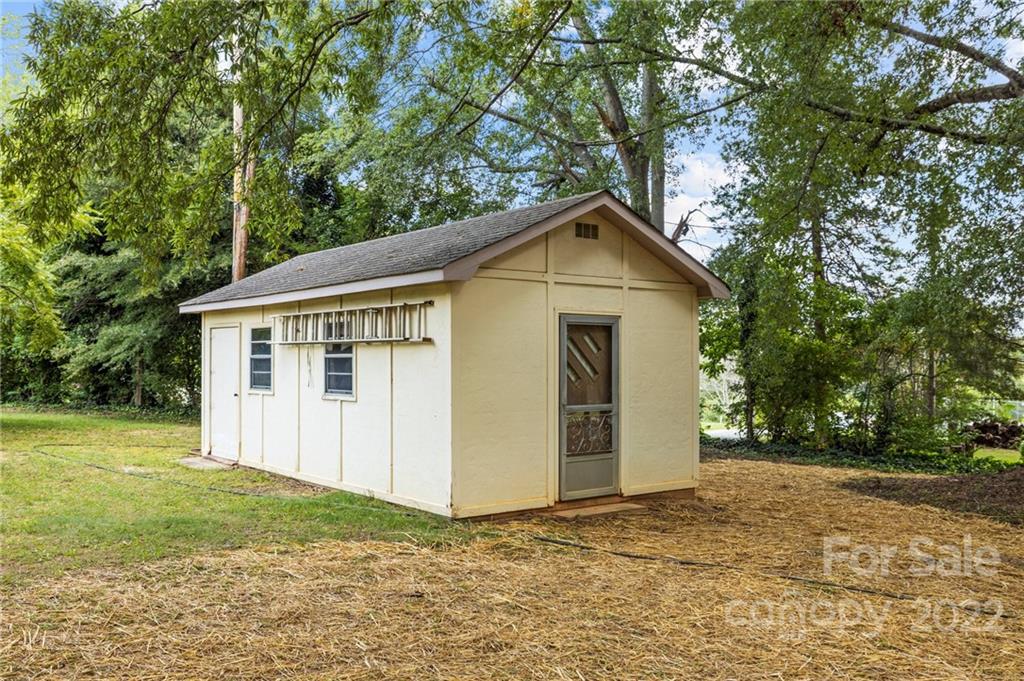 2086 Devine Road
