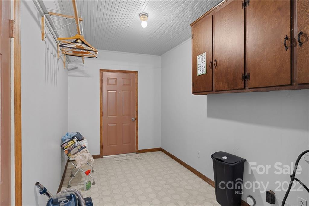 2086 Devine Road