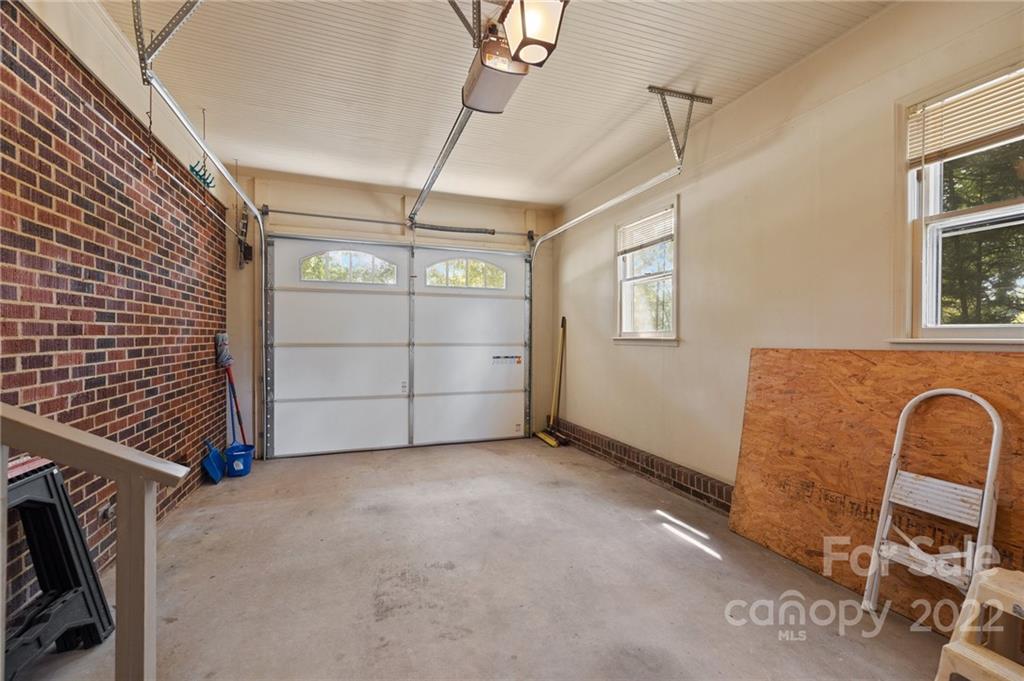 2086 Devine Road