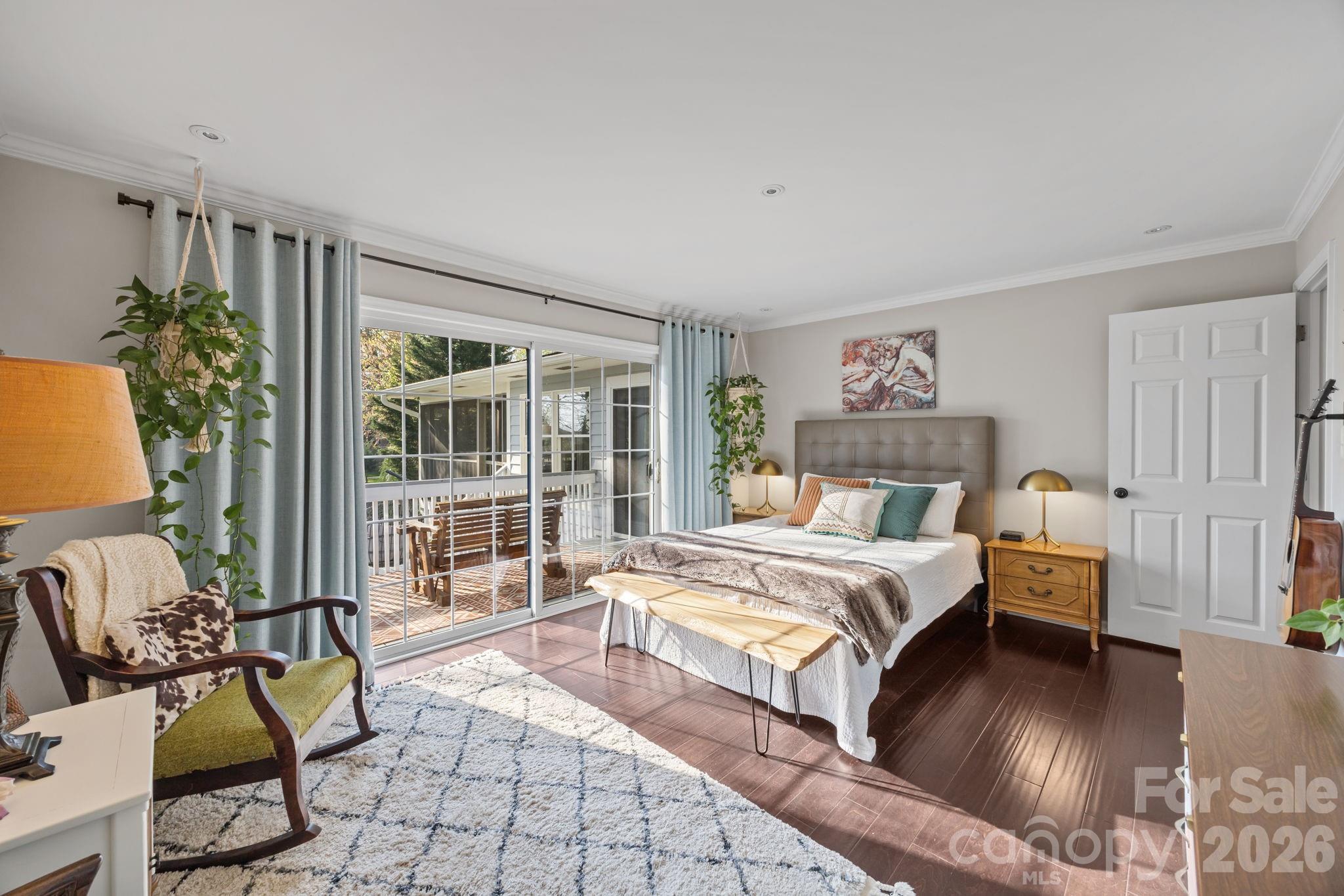 5218 Glenwood Street