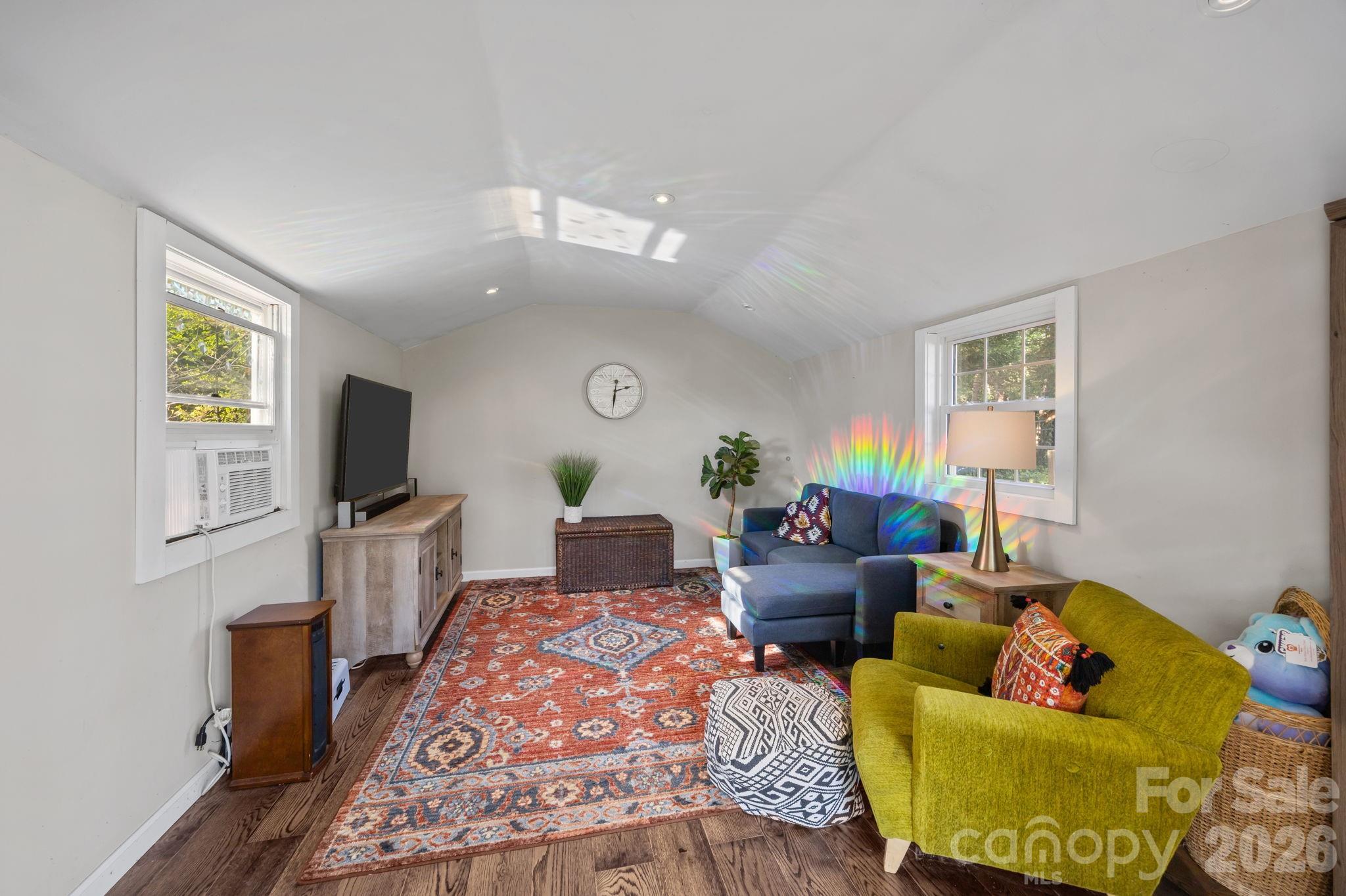 5218 Glenwood Street