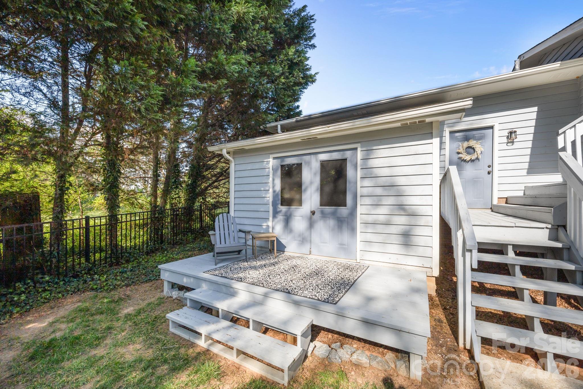 5218 Glenwood Street