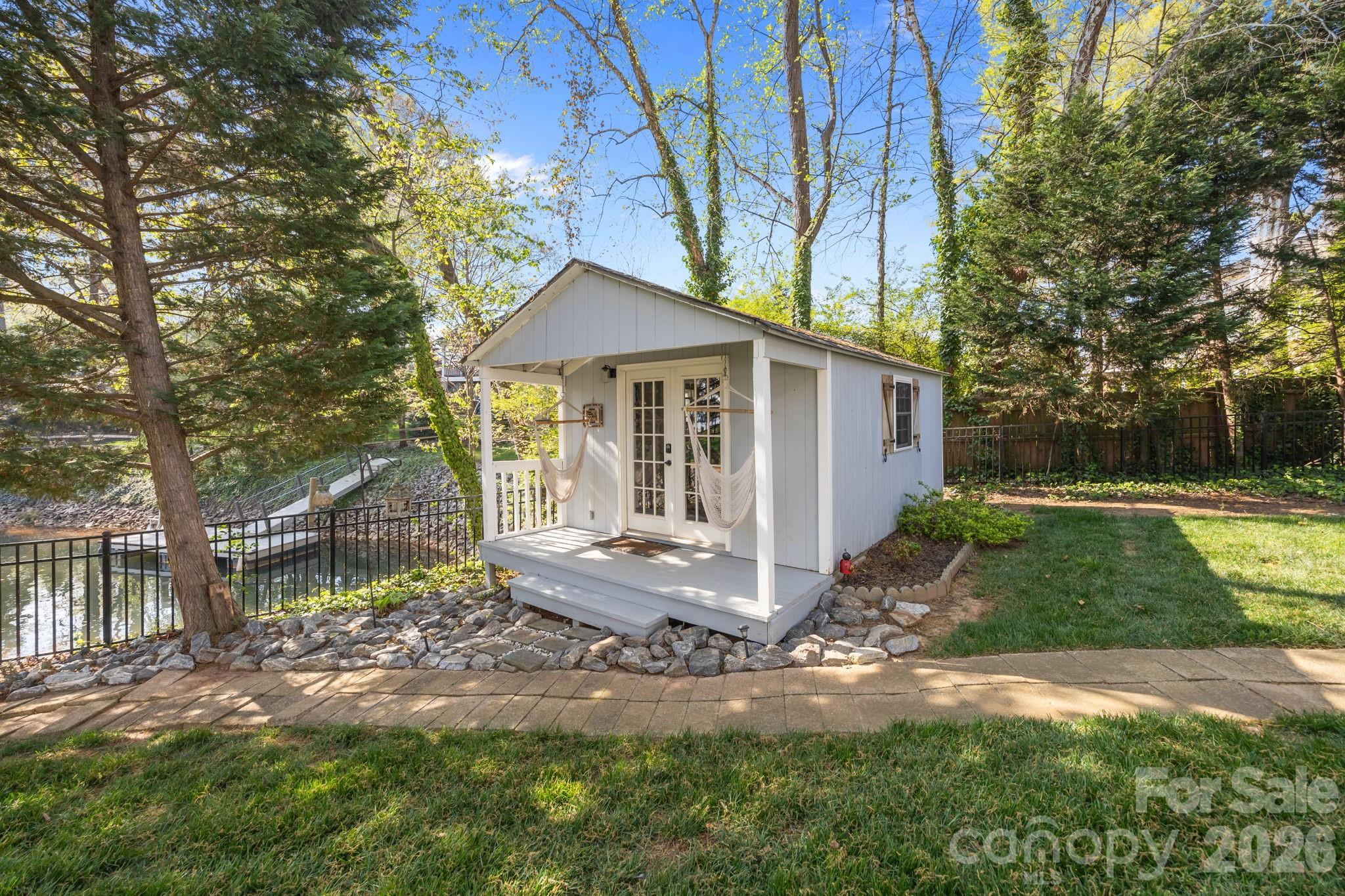 5218 Glenwood Street