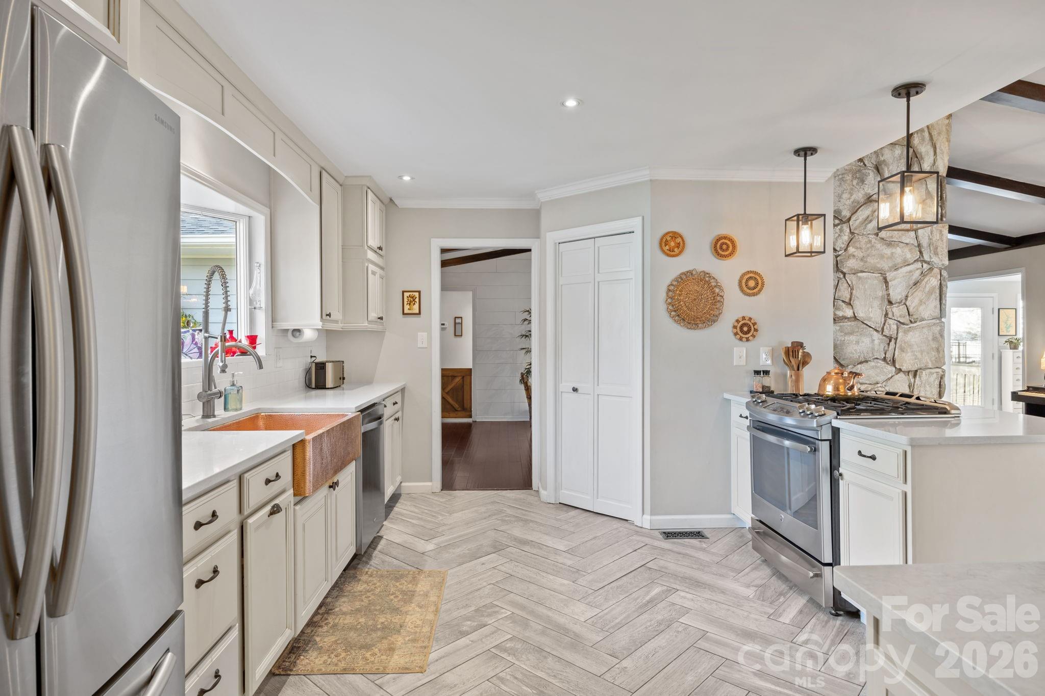 5218 Glenwood Street