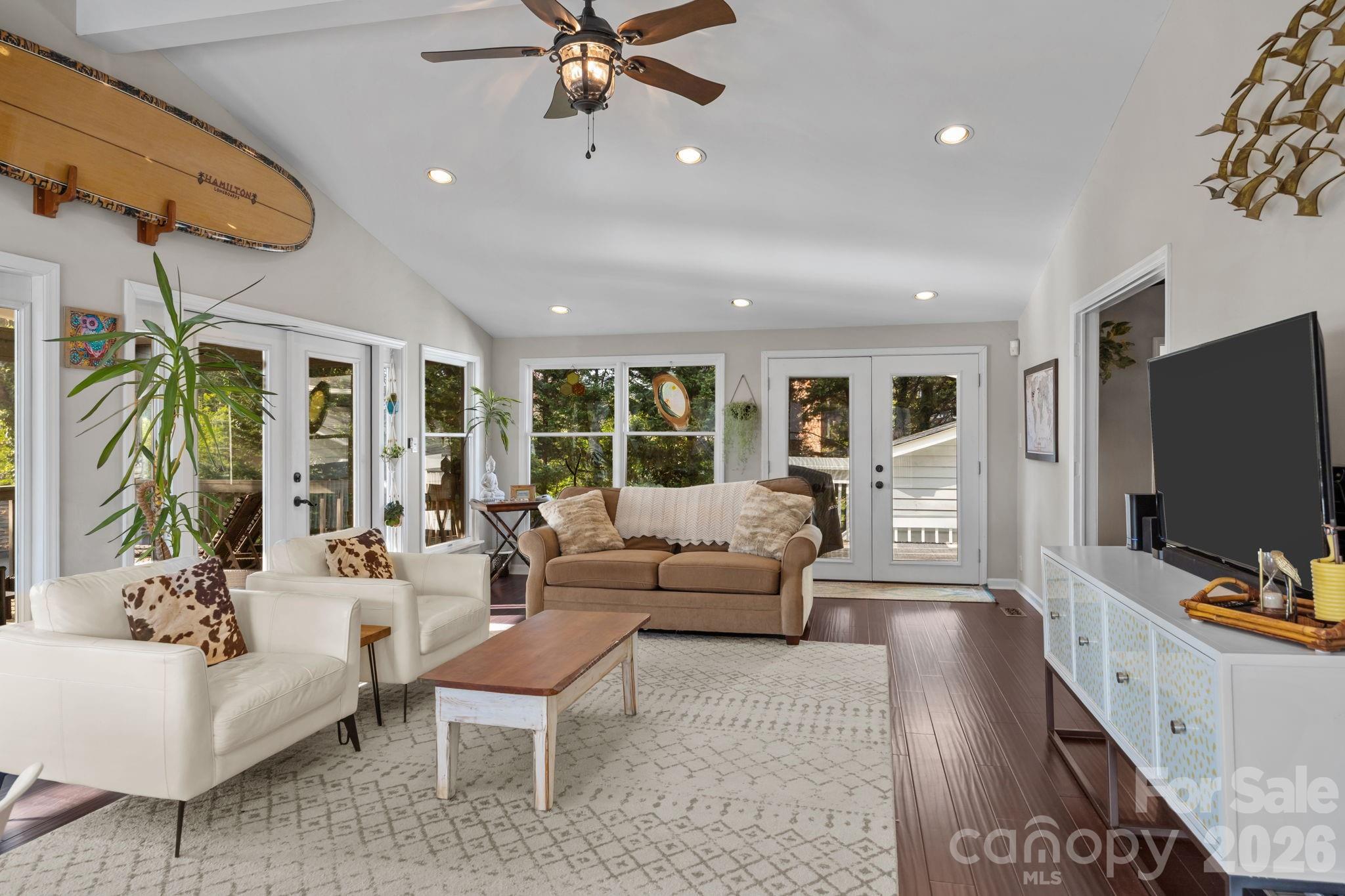 5218 Glenwood Street