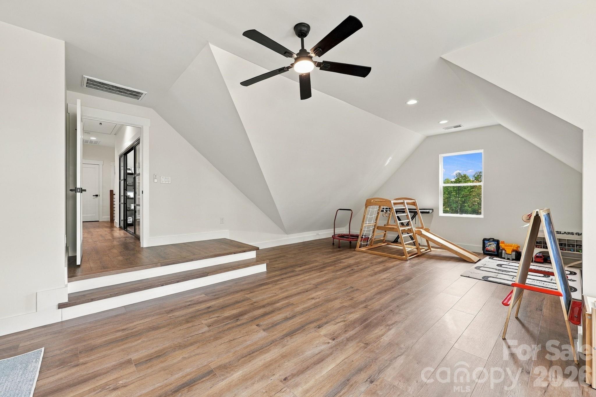 6840 Grinnell Trail