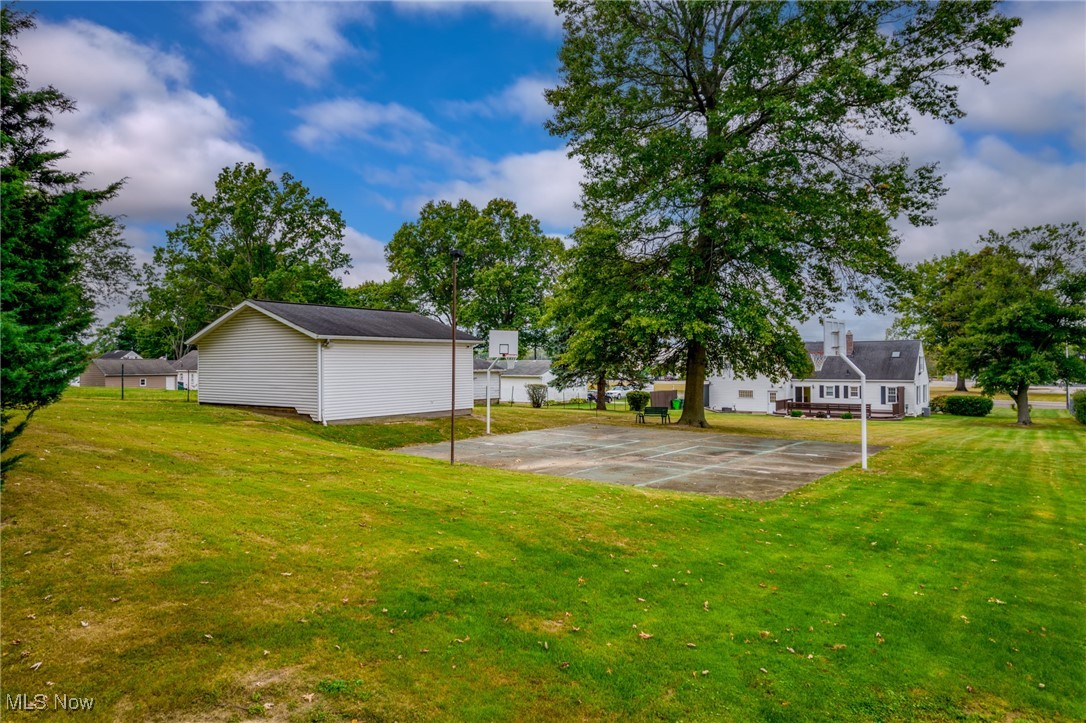 25 S Van Buren Avenue