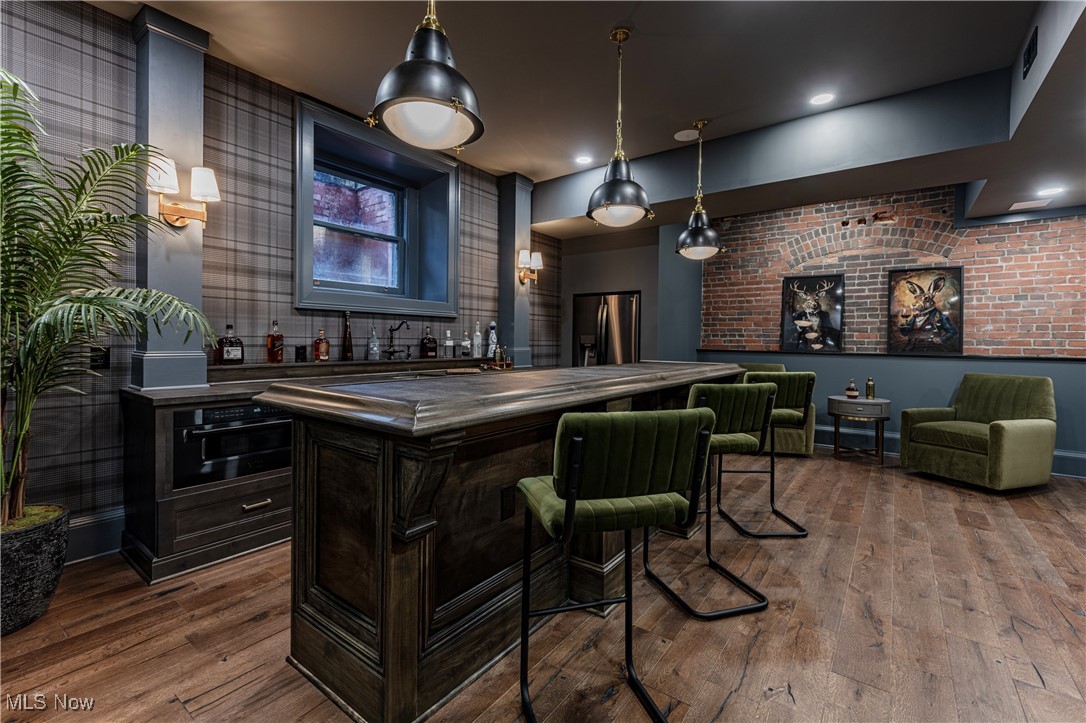 12725 Lake Shore Boulevard