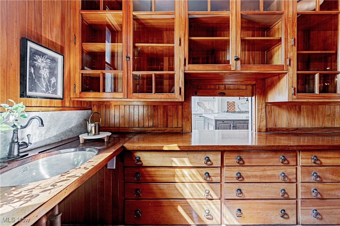 12725 Lake Shore Boulevard