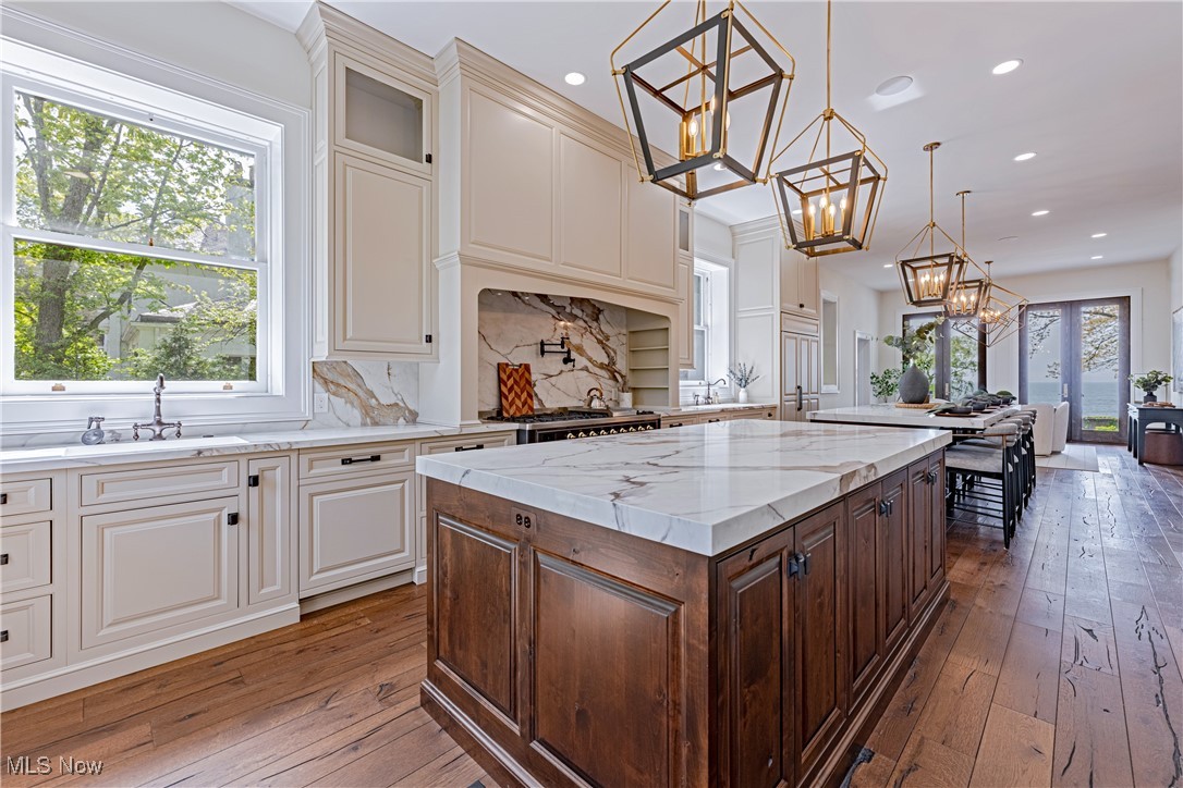 12725 Lake Shore Boulevard