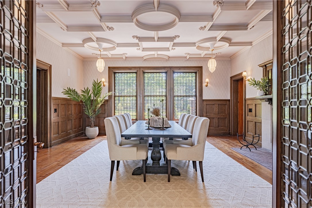 12725 Lake Shore Boulevard