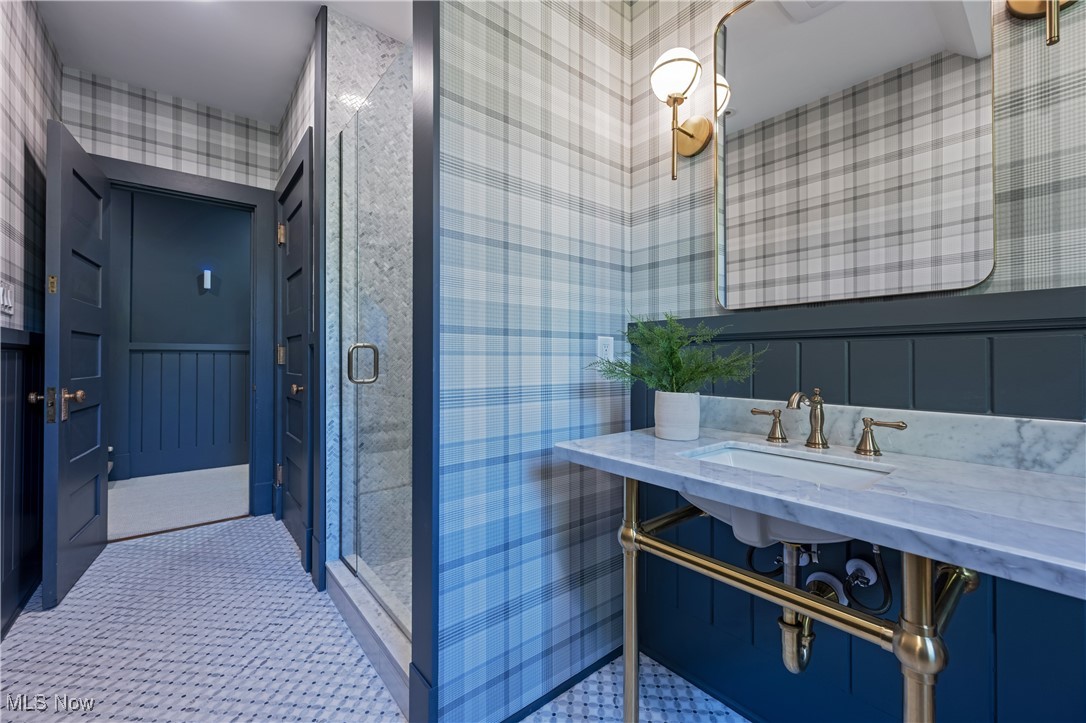 12725 Lake Shore Boulevard