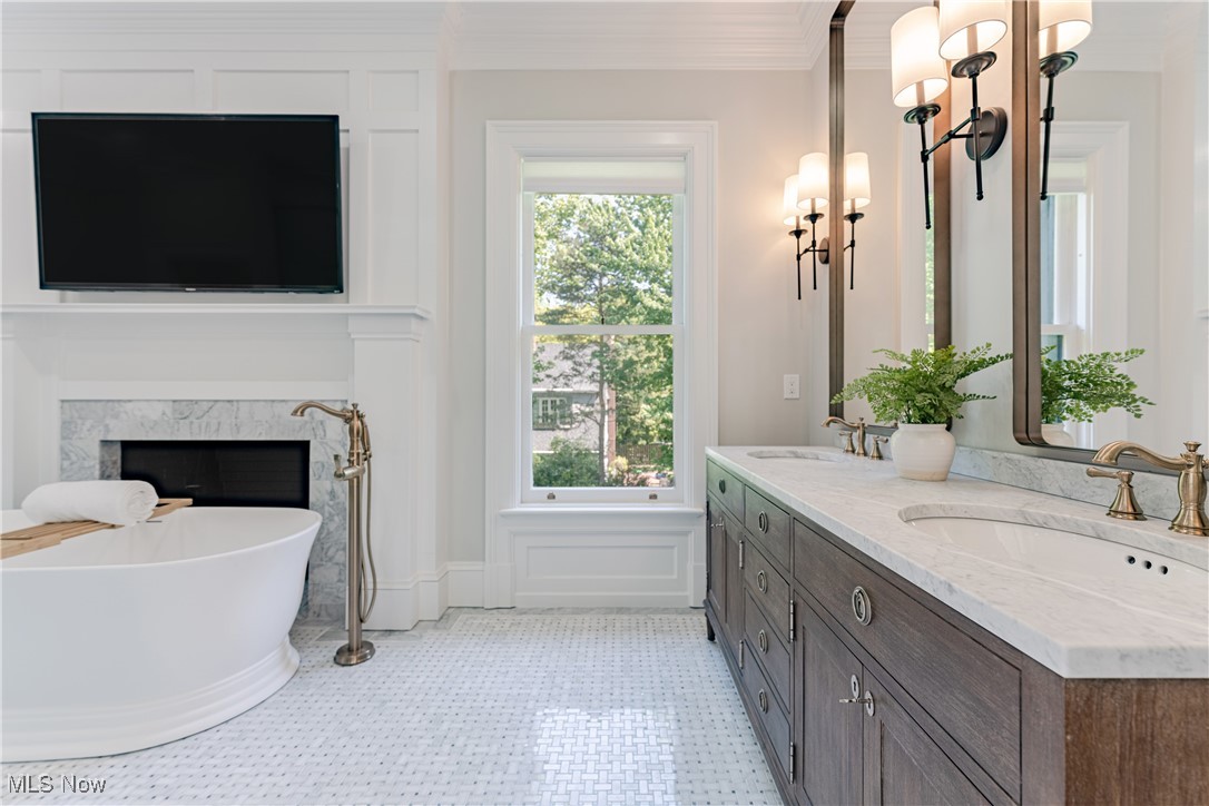 12725 Lake Shore Boulevard