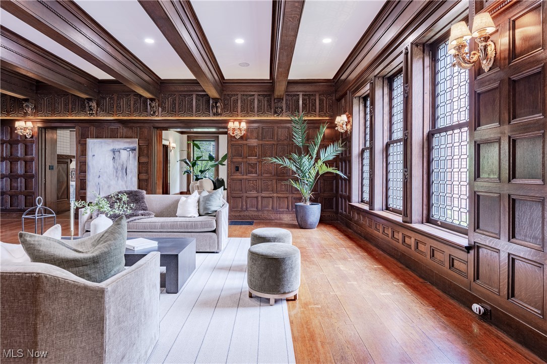 12725 Lake Shore Boulevard