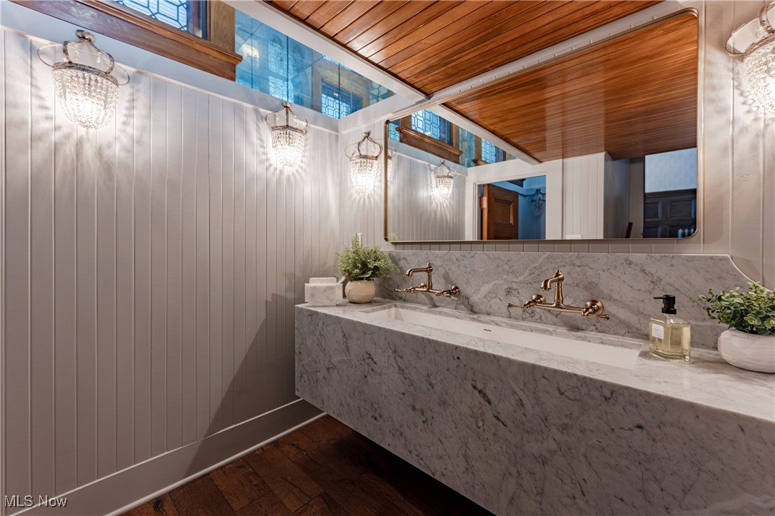 12725 Lake Shore Boulevard