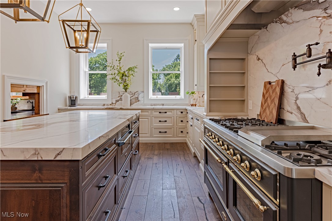 12725 Lake Shore Boulevard