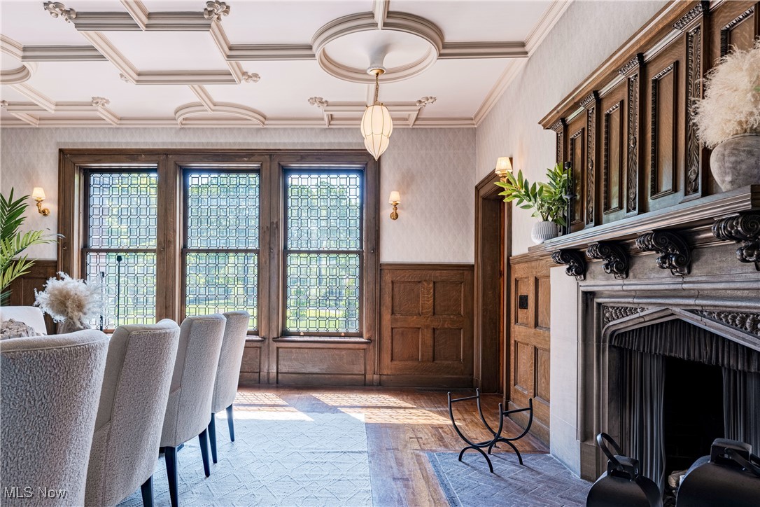 12725 Lake Shore Boulevard