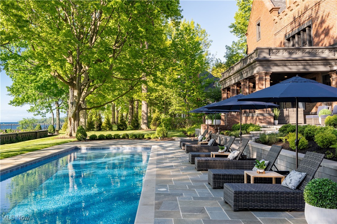 12725 Lake Shore Boulevard