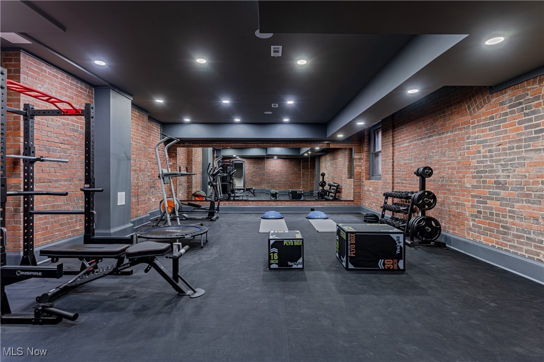 12725 Lake Shore Boulevard