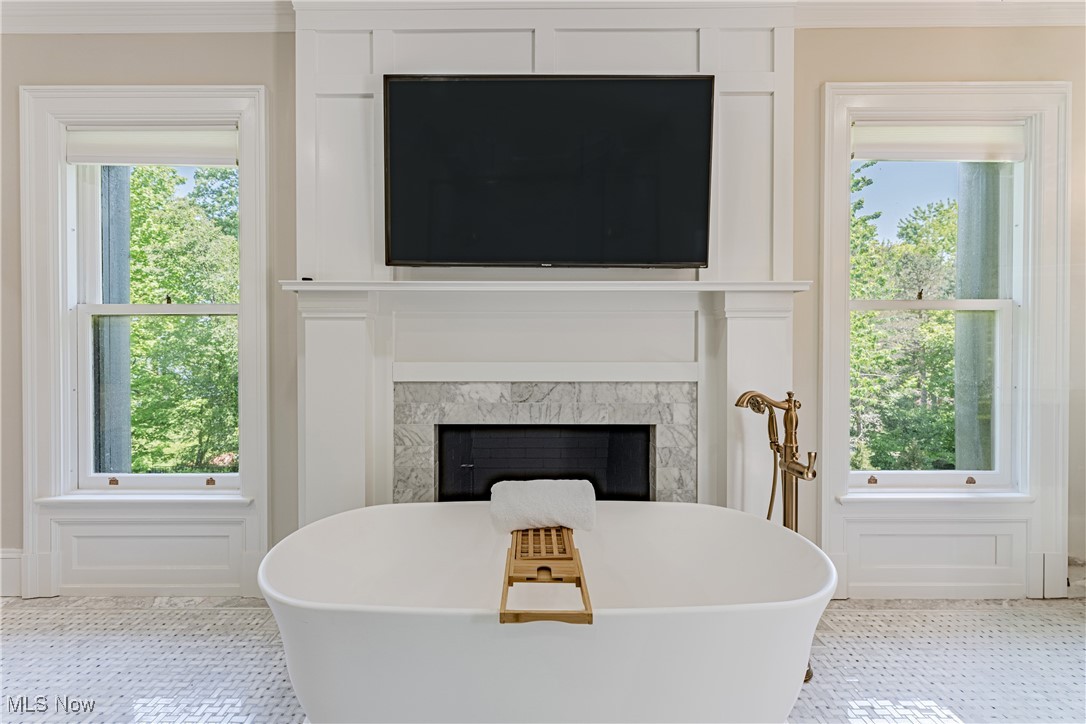 12725 Lake Shore Boulevard