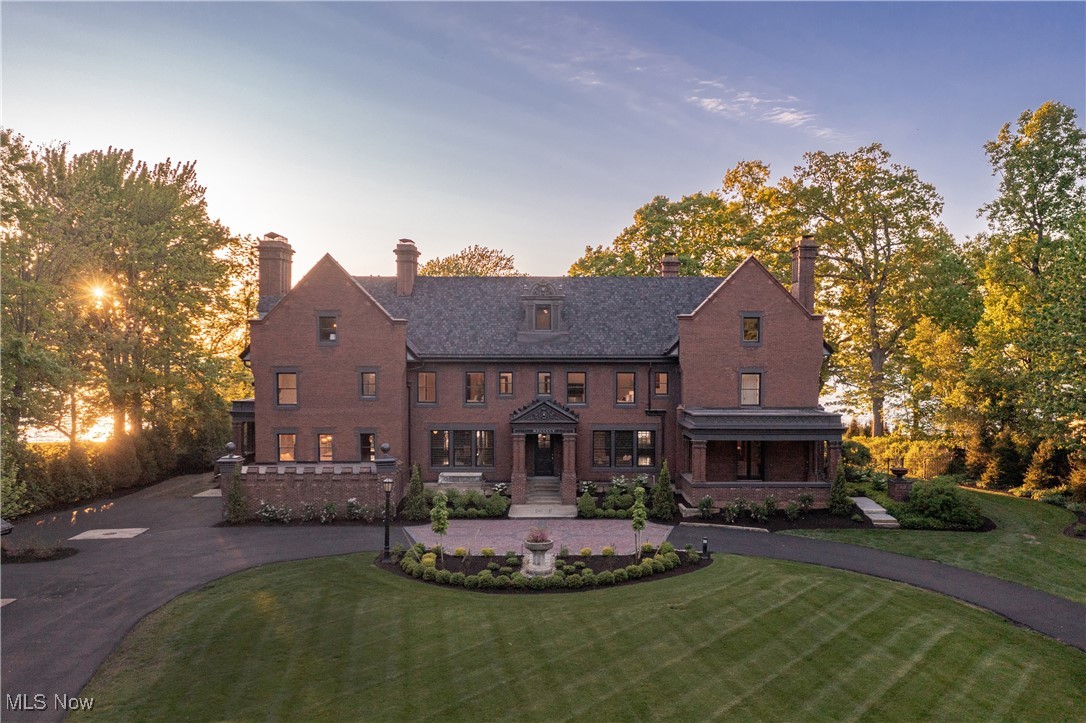 12725 Lake Shore Boulevard