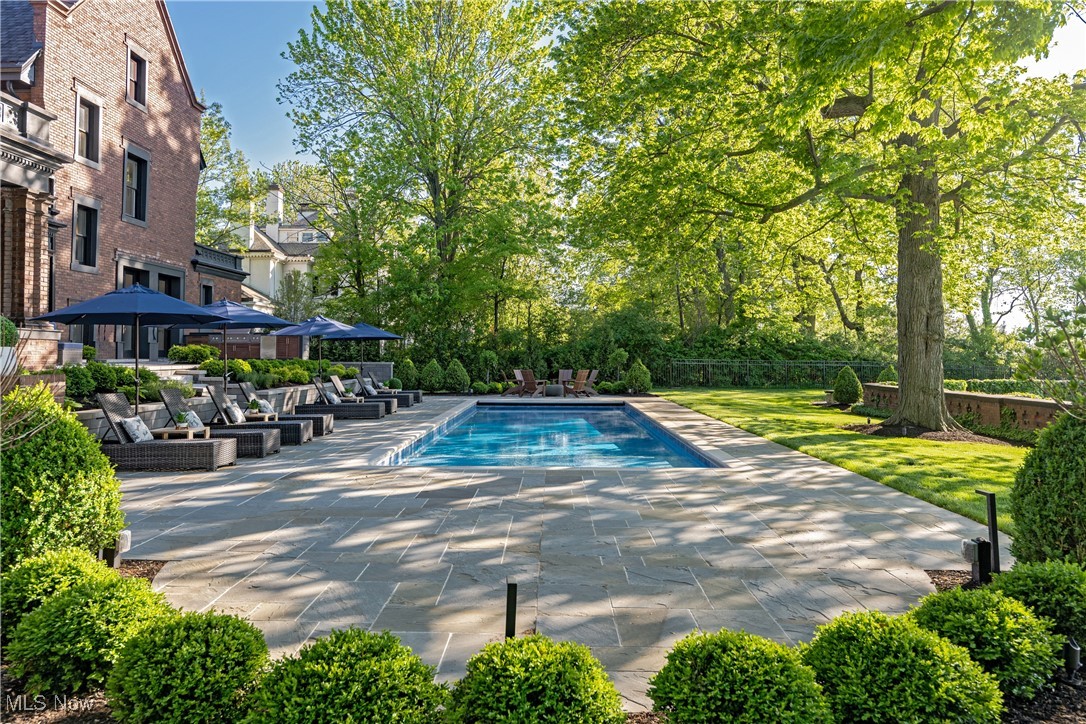 12725 Lake Shore Boulevard