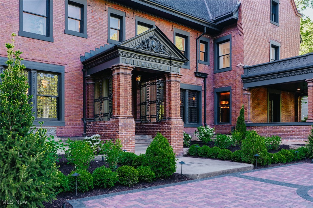 12725 Lake Shore Boulevard