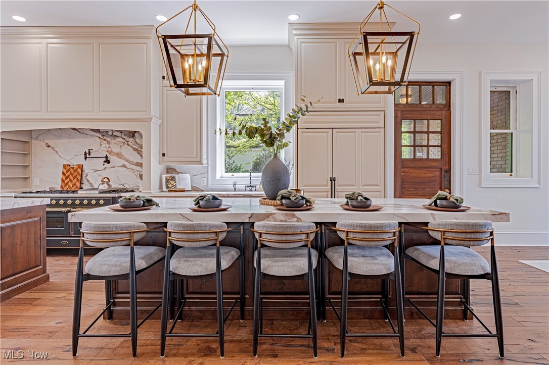 12725 Lake Shore Boulevard