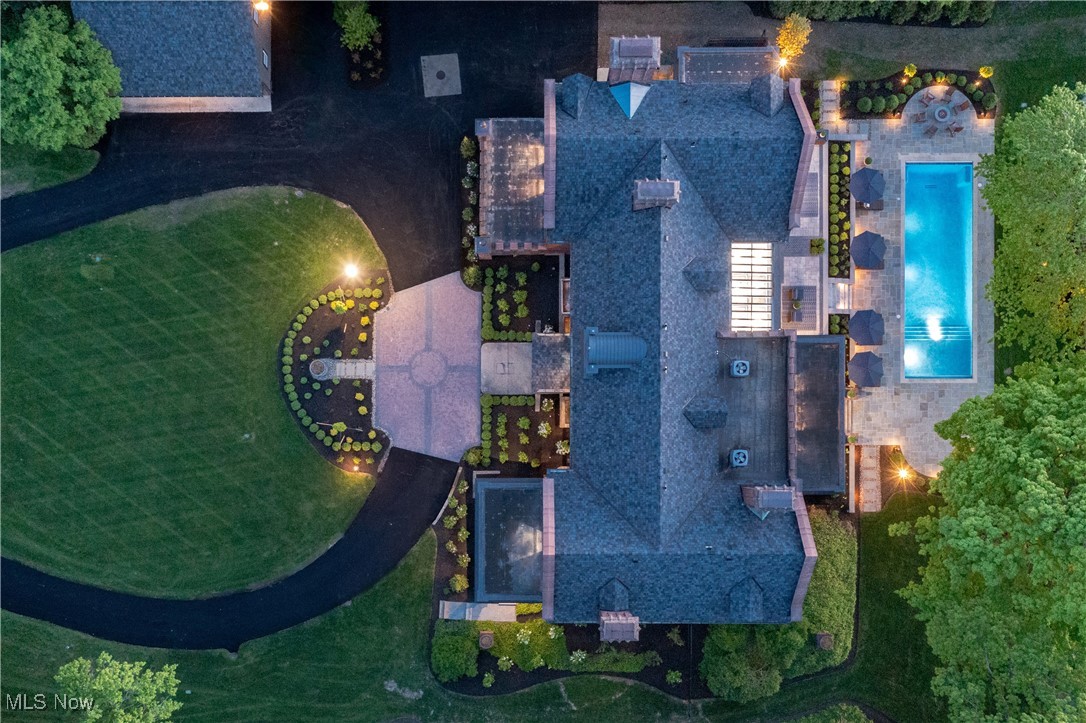 12725 Lake Shore Boulevard