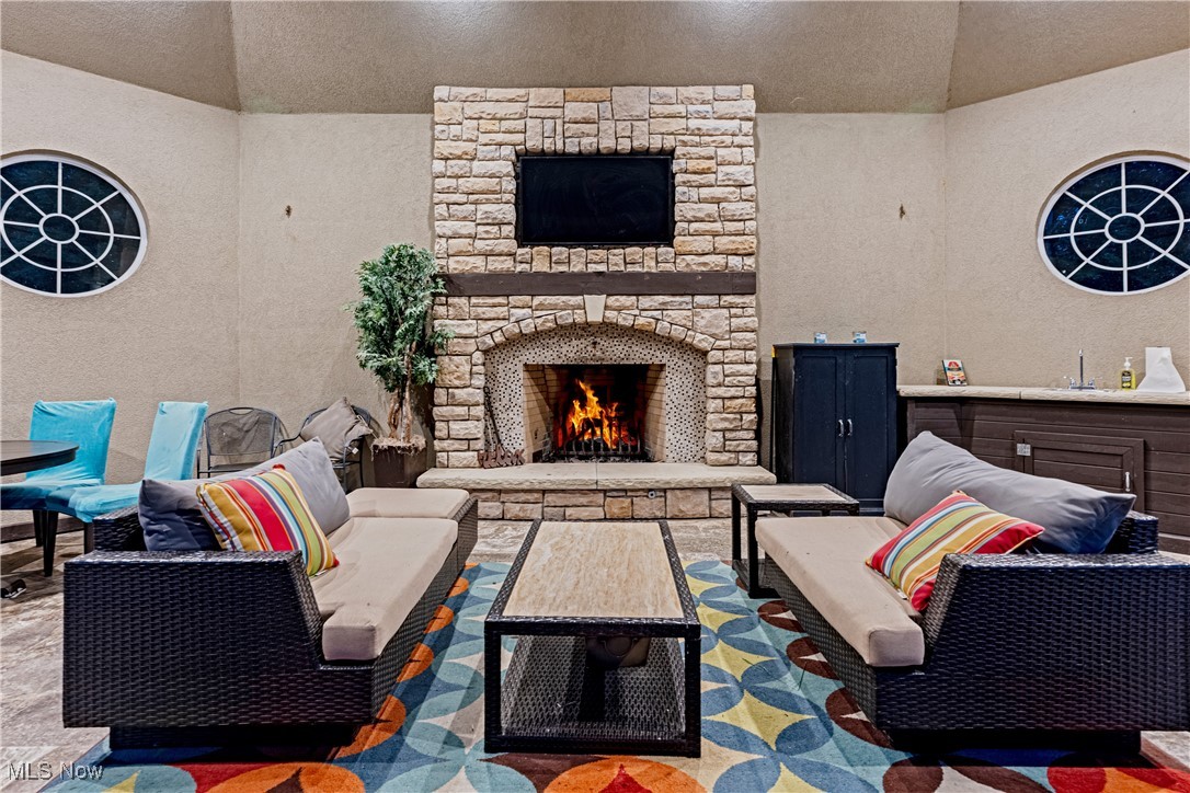 915 Creek View Drive