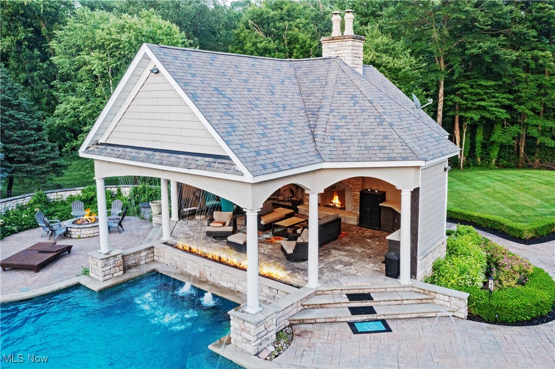 915 Creek View Drive